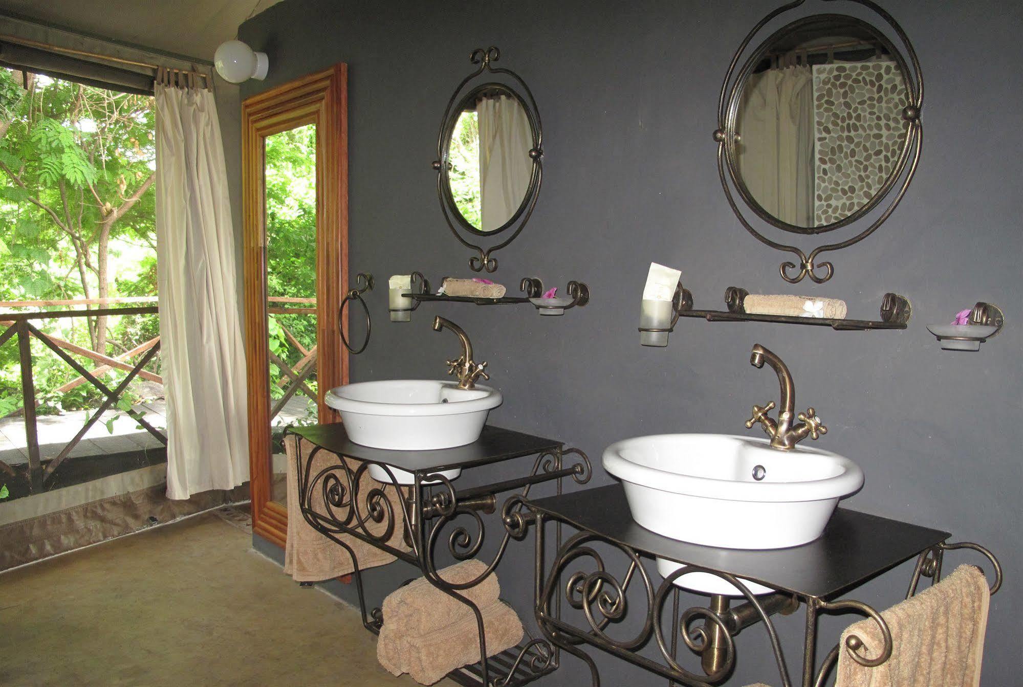 Blue Zebra Island Lodge Senga Екстериор снимка