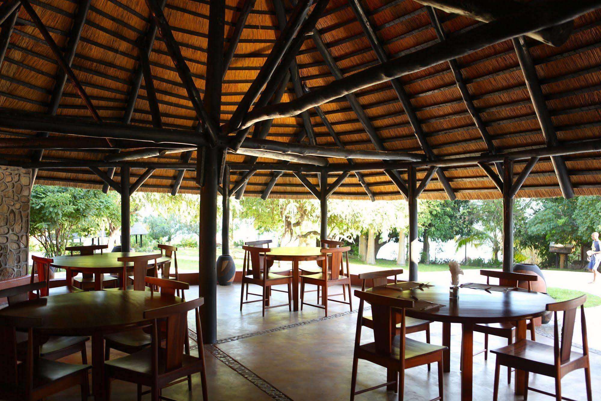 Blue Zebra Island Lodge Senga Екстериор снимка